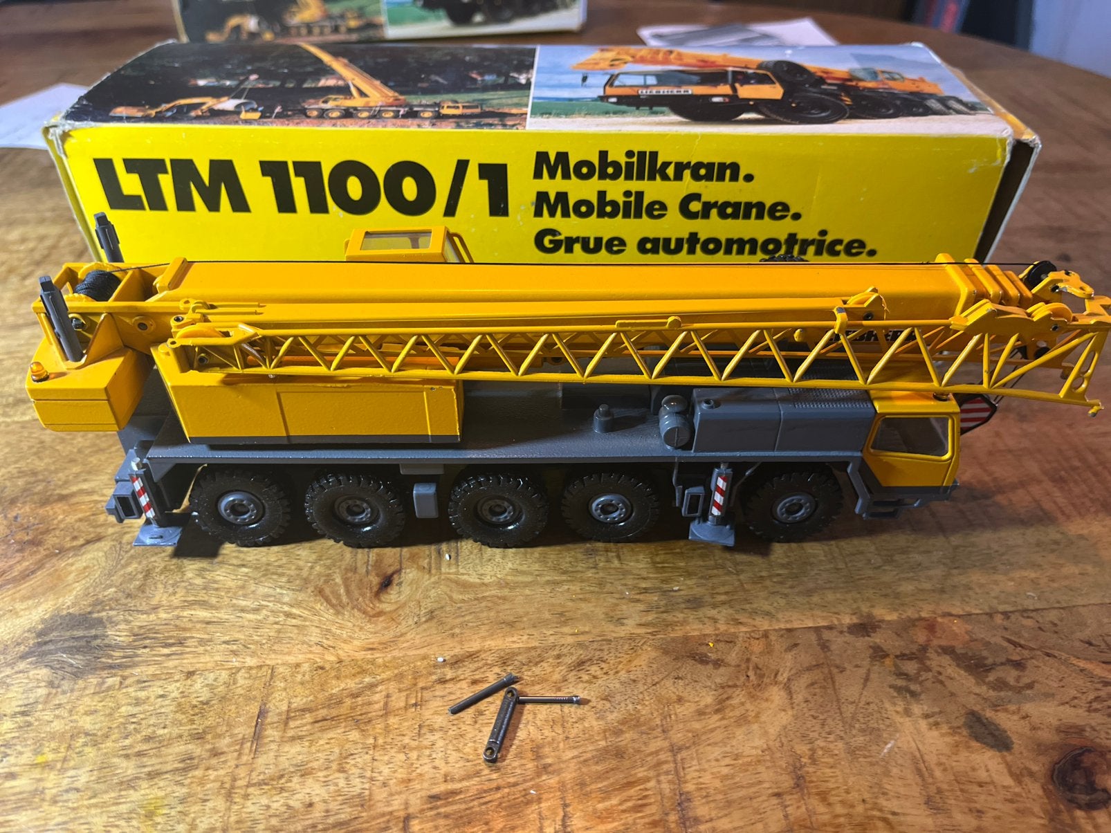 Liebherr ltm 1100/1 nieuw in doos, Hobby en Vrije tijd, Ophalen of Verzenden, Nieuw, Hijskraan, Tractor of Landbouw, Conrad