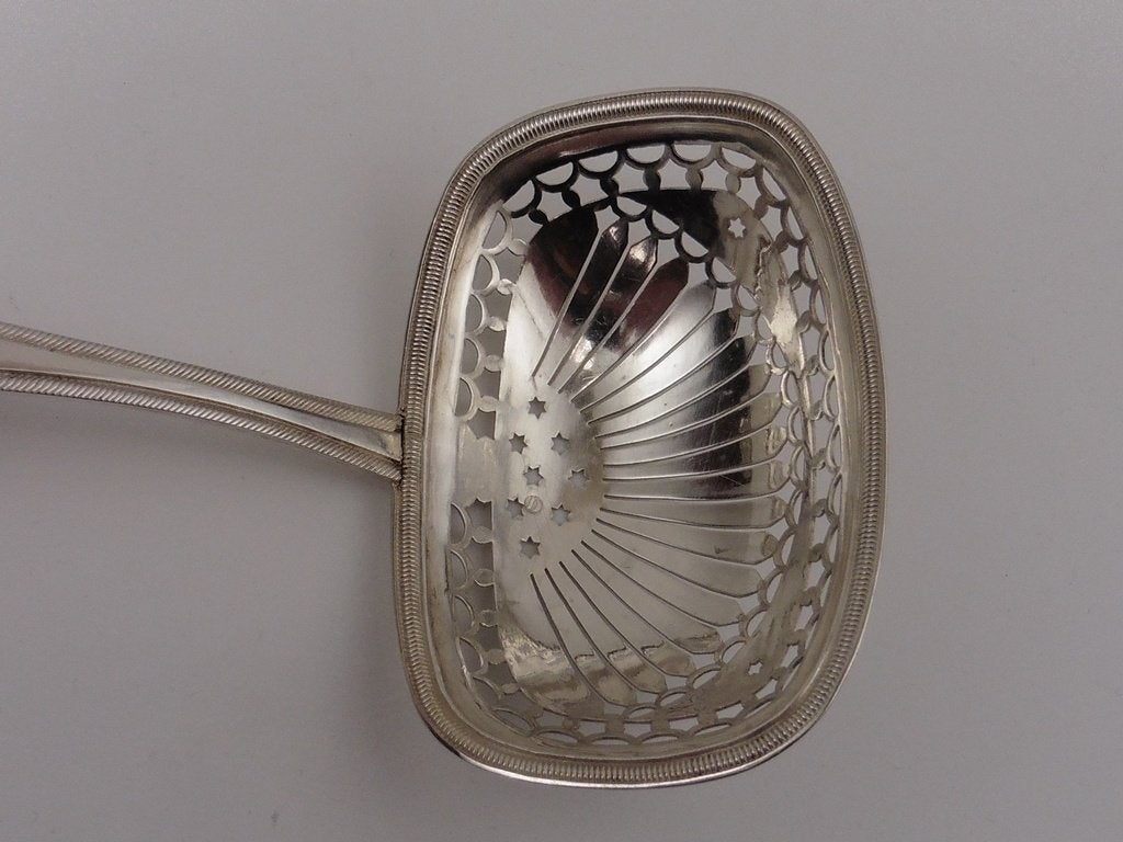 Zilveren strooilepel                                    Z214, Ophalen of Verzenden, Zilver