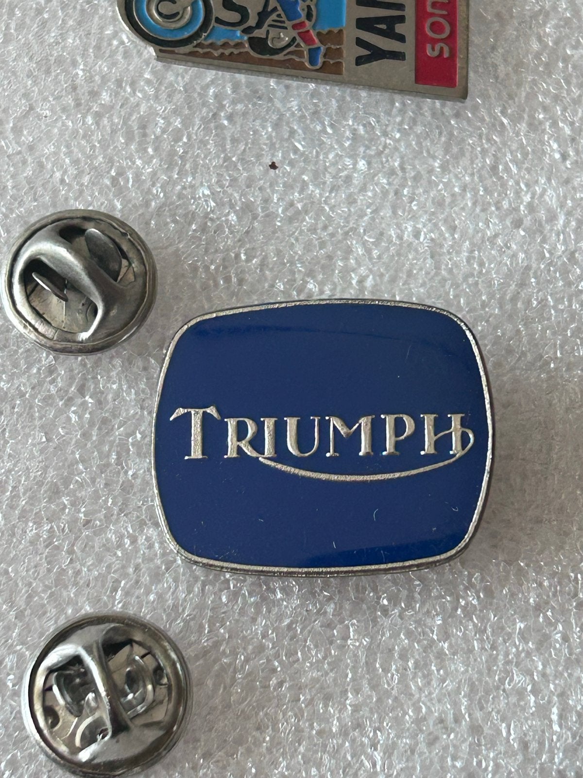 Triumph Motorfiets Pin Badge - Blauw Emaille, Ophalen of Verzenden, Zo goed als nieuw, Merk, Speldje of Pin