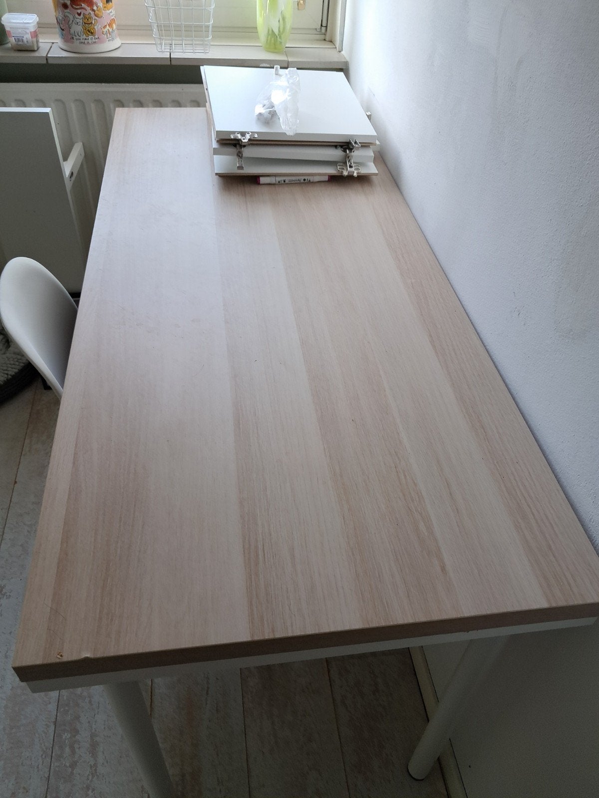 IKEA bureau 1.40m met poten (schroefjes ontbreken), Ophalen of Verzenden, Gebruikt, IKEA, Spaanplaat of MDF
