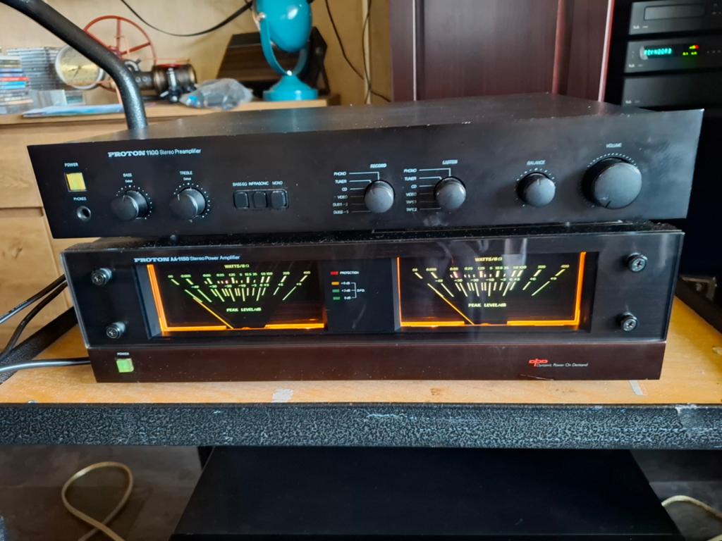 Proton aa-1150 eindversterker + proton 1100 voorversterker, Audio, Tv en Foto, Versterkers en Receivers, Zo goed als nieuw, 60 tot 120 watt