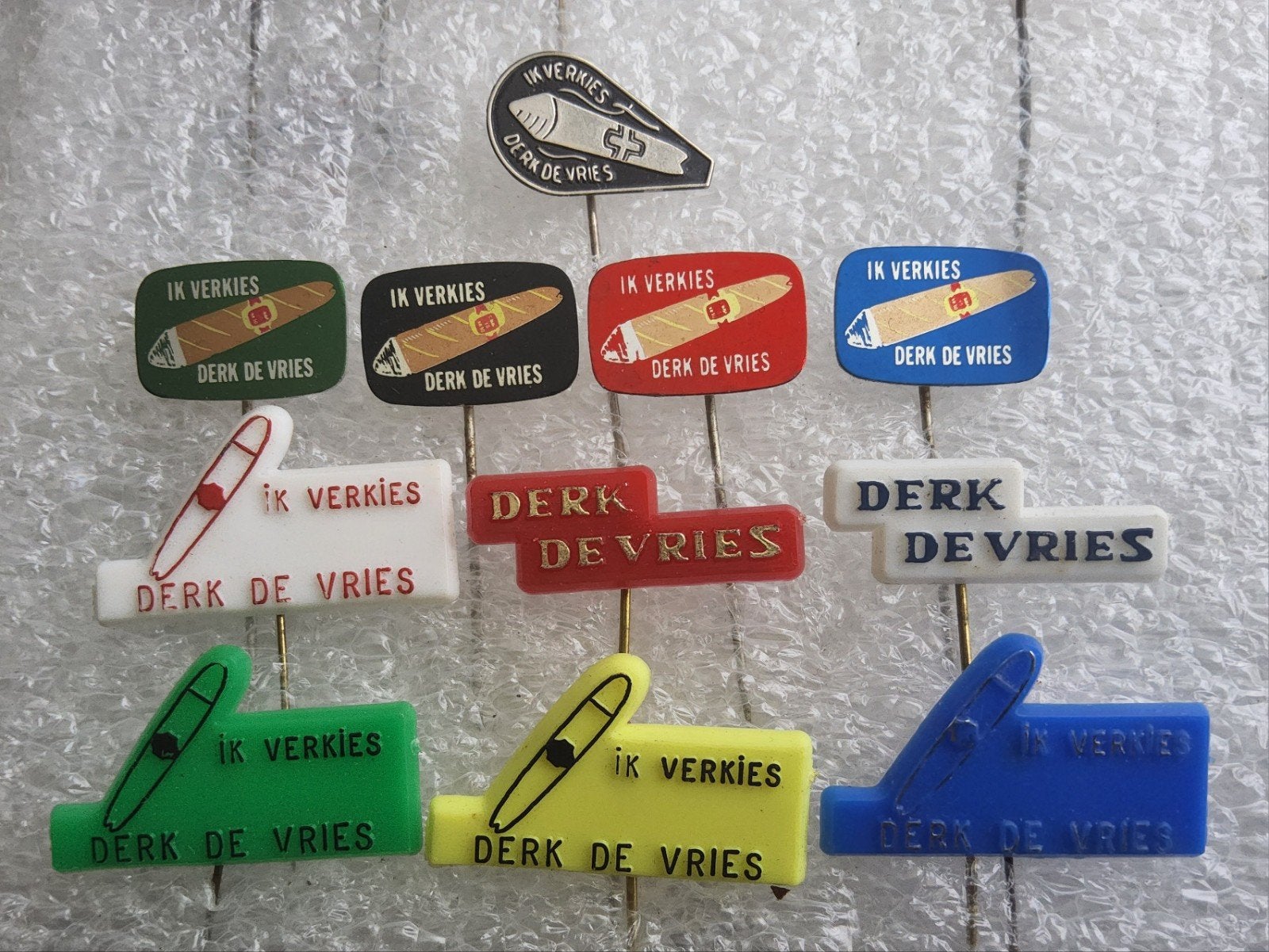 11 Speldjes Derk de Vries Sigaren, Ophalen of Verzenden, Gebruikt, Overige onderwerpen, Speldje of Pin