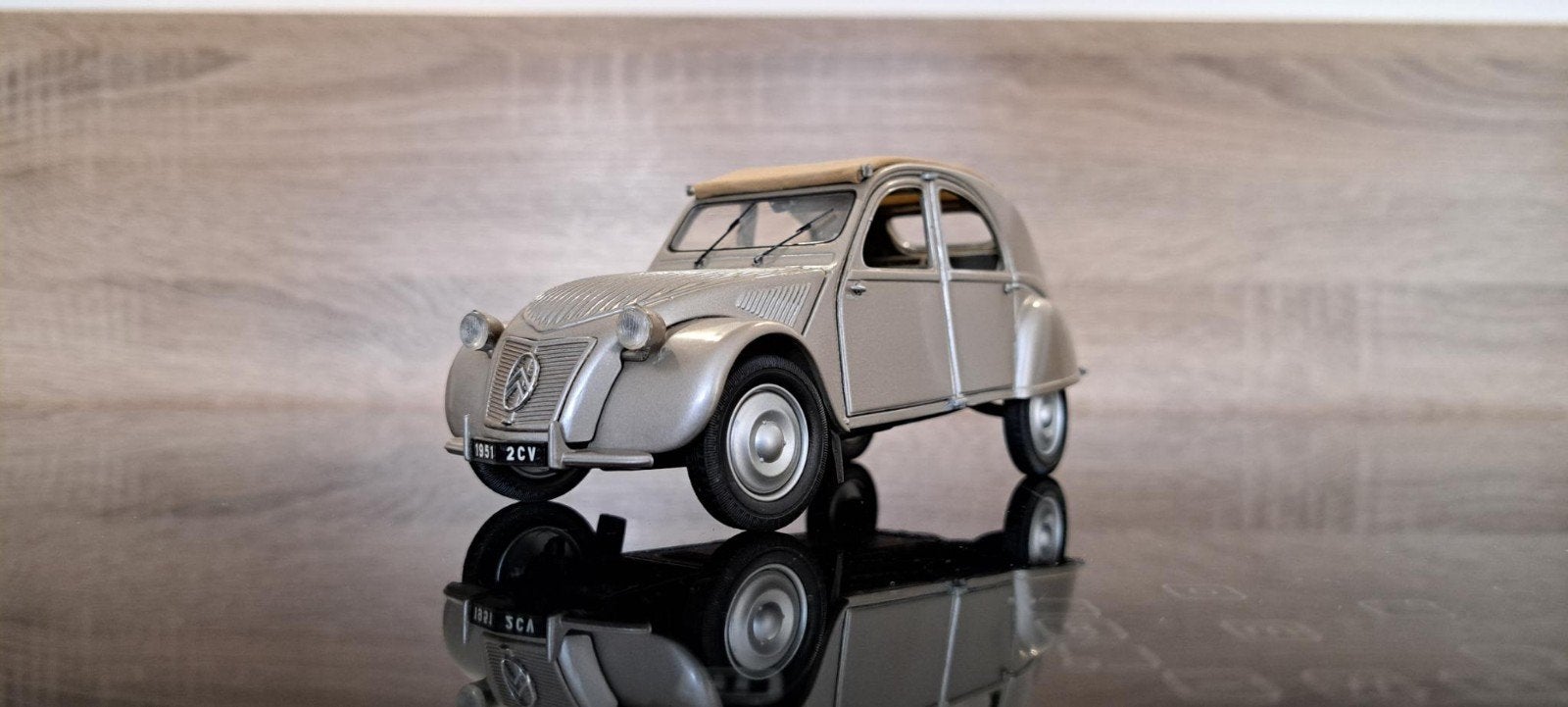 Franklin Mint Citroën  2CV 1951 1:24, Ophalen of Verzenden, Zo goed als nieuw