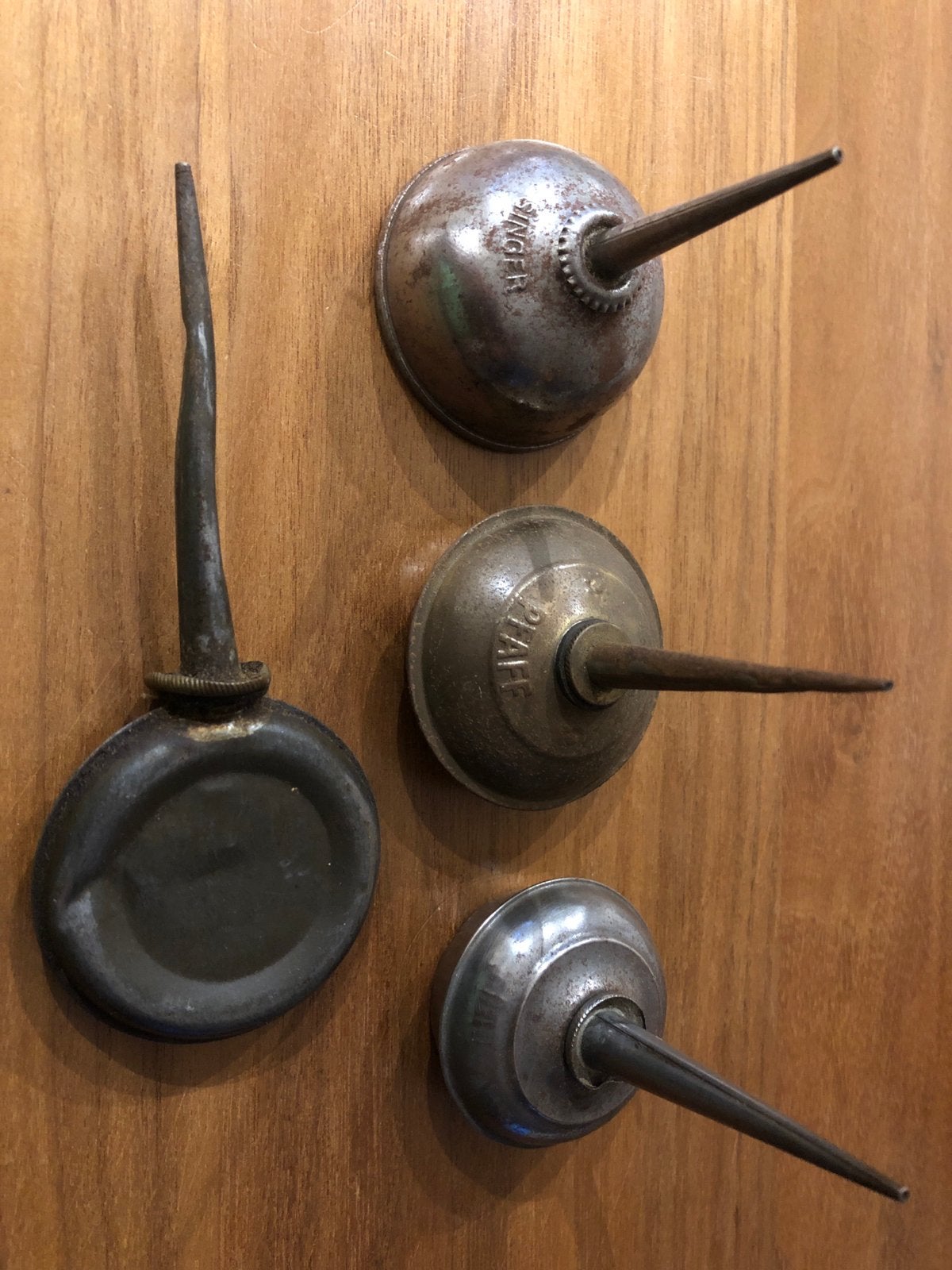 Te koop vintage olie spuitjes, Verzamelen, Ophalen of Verzenden, Gebruikt, Overige