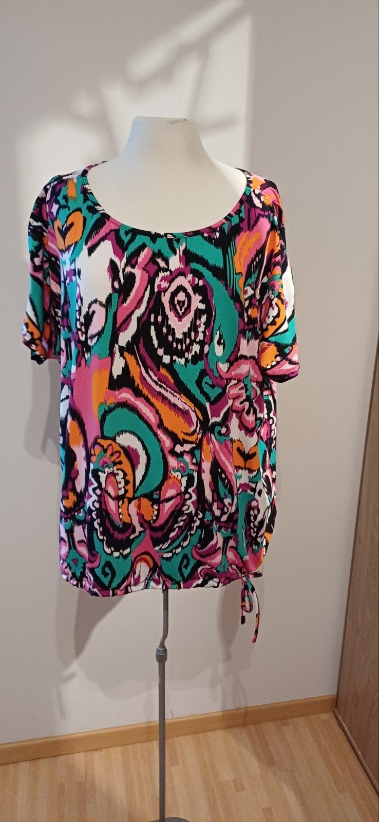 meerkleurige top, korte mouw met open detail, maat 42, Kleding | Dames, Ophalen of Verzenden, Zo goed als nieuw, Maat 42/44 (L)