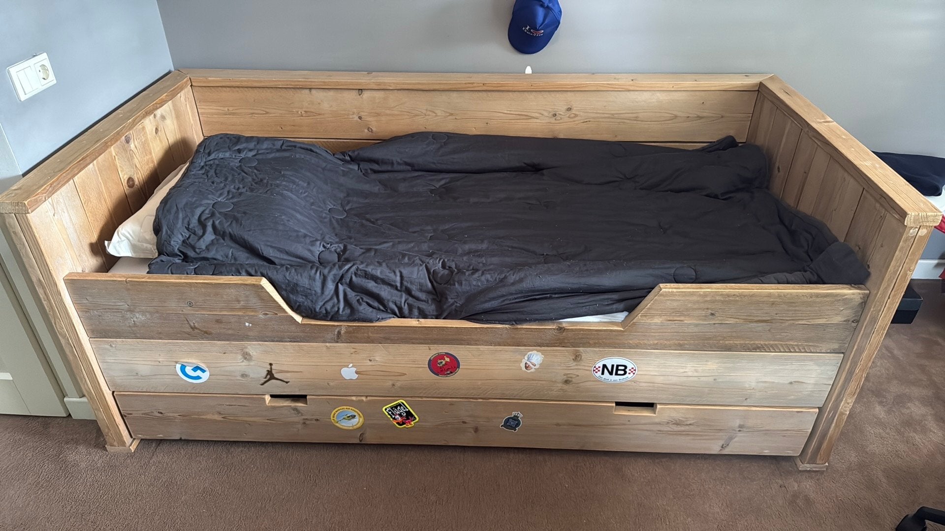 Bed steiger hout met onder lade, Ophalen, 85 tot 100 cm, Gebruikt, Lattenbodem