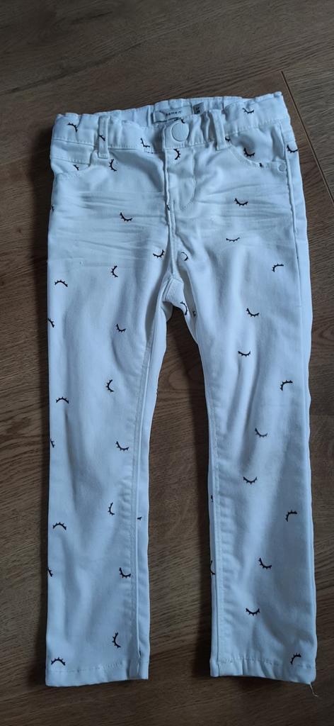 Jeans wit met zwart motiefje mt 98 name it, Broek, Meisje, Ophalen of Verzenden, Zo goed als nieuw