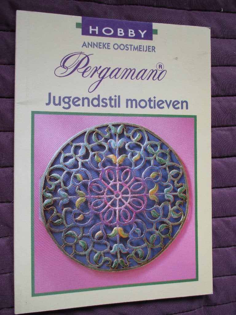 A. Oostmeijer. "Pergamano Jugendstil motieven"., Ophalen of Verzenden, Zo goed als nieuw, Overige onderwerpen, A. Oostmeijer