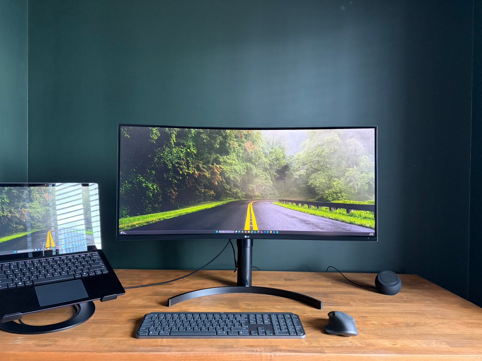 Electronic adjustable standing desk metal/solid wood, Huis en Inrichting, Bureaus, Ophalen, Gebruikt, Hout, Industrieel