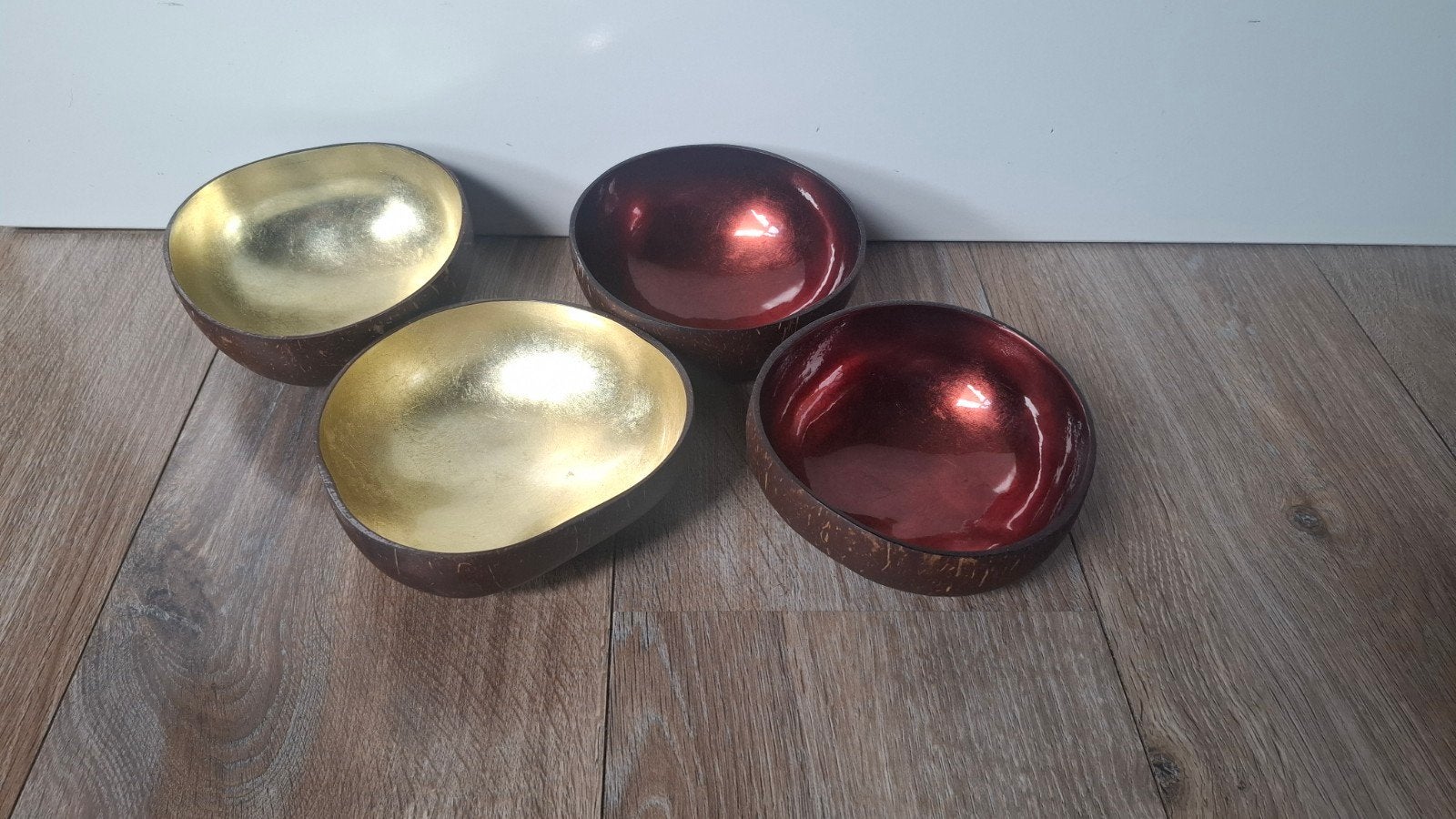 Set van 4 Kokosnoot Schalen - Goud en Rood, Schaal, Ophalen of Verzenden, Zo goed als nieuw, Handgemaakt