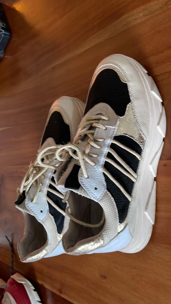 Tango sneakers 39 zwart goud beige, Zwart, Ophalen of Verzenden, Sneakers of Gympen, Zo goed als nieuw