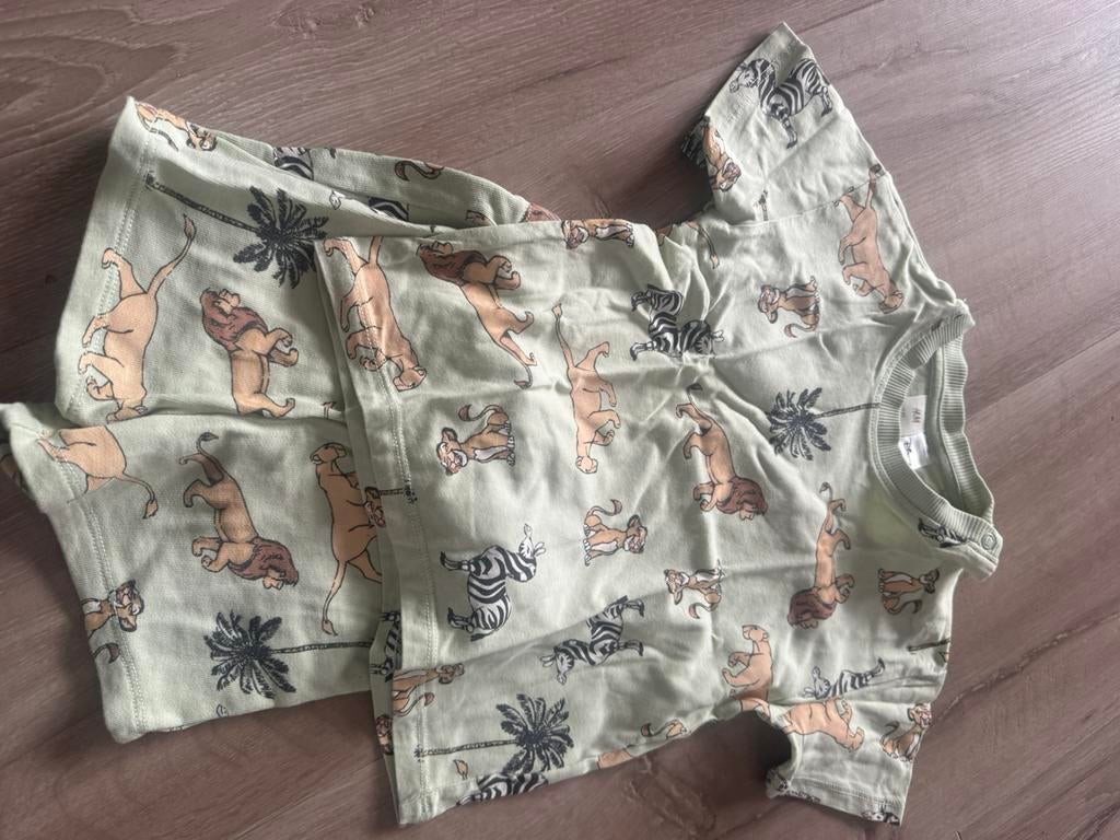 Kledingpakket 12-18 maanden: Disney, H&M & Dino setjes, Ophalen of Verzenden, Gebruikt, Jongen