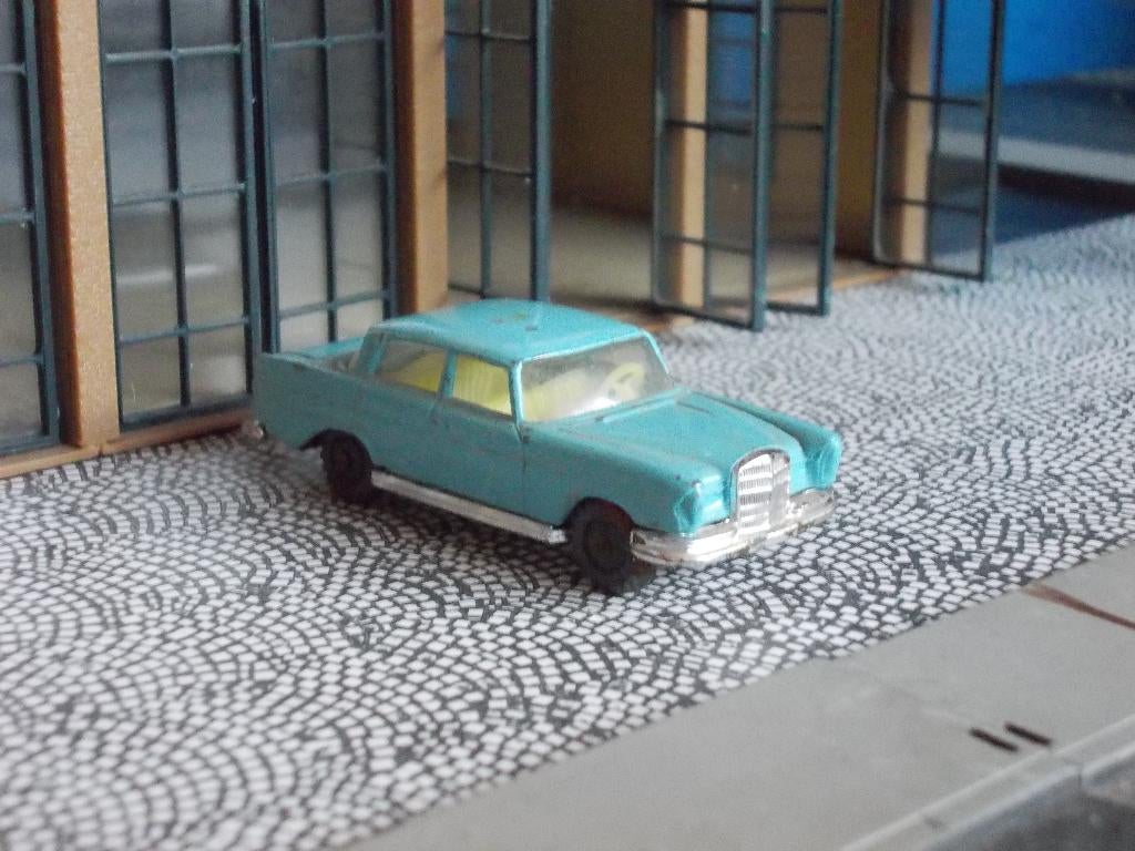 1:76 Mercedes Benz 220 SE W111 - Husky, Ophalen of Verzenden, Gebruikt, Auto