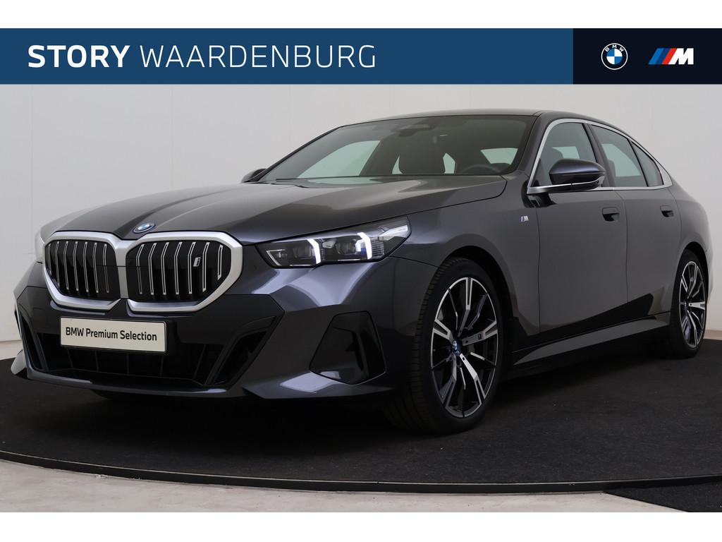 BMW i5 eDrive40 M Sport / Panoramadak / Trekhaak / Parking A, Auto's, BMW, Bedrijf, Te koop, i5, Adaptive Cruise Control, Airconditioning