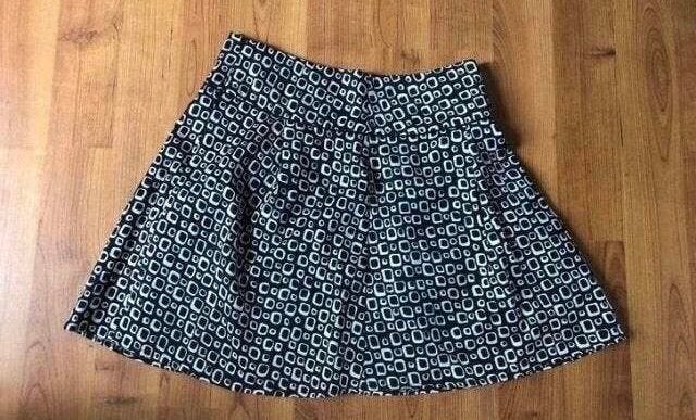 Zwart-witte skaterrok met geometrisch patroon. Bel&Bo, Kleding | Dames, Maat 38/40 (M), Zwart, Ophalen of Verzenden, Zo goed als nieuw
