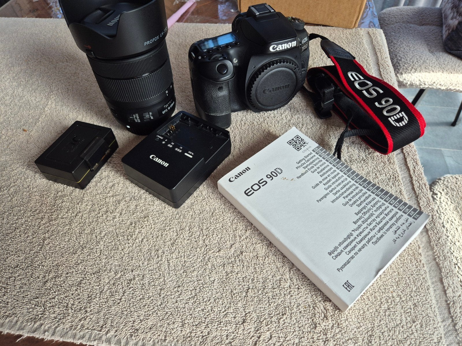 Canon EOS 90D Semi-Pro DSLR met 18-135mm NANO USM Lens, Spiegelreflex, Canon, Ophalen of Verzenden, Zo goed als nieuw