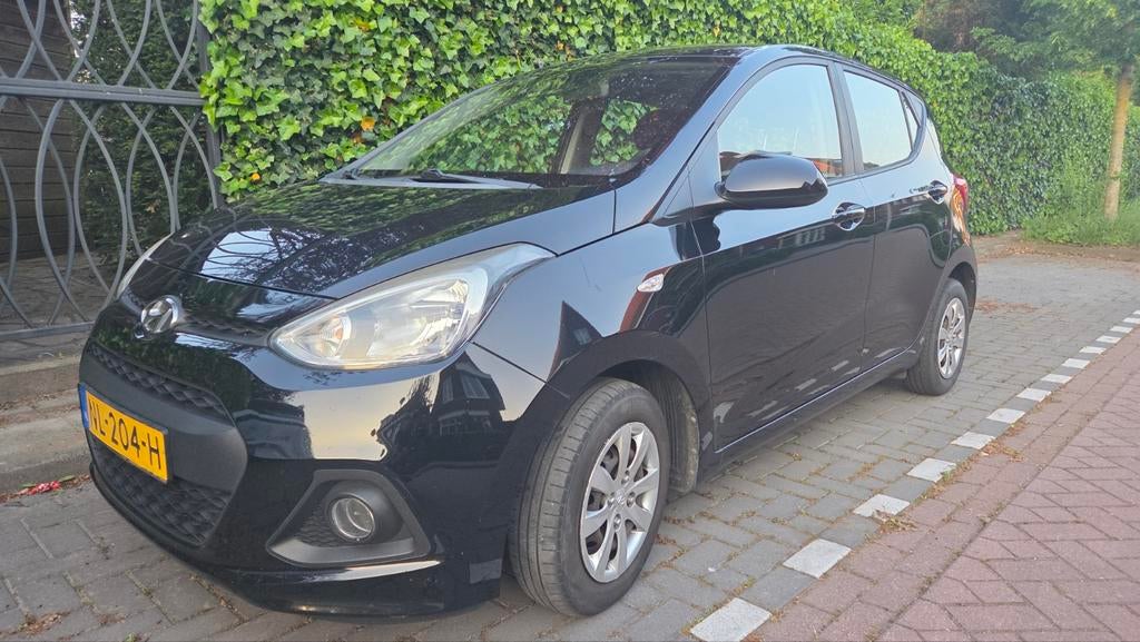 Hyundai i10 1.0i 2017 Zwart. APK tot juni 2027., Auto's, Hyundai, Particulier, i10, Benzine, B, Hatchback, Handgeschakeld, Origineel Nederlands