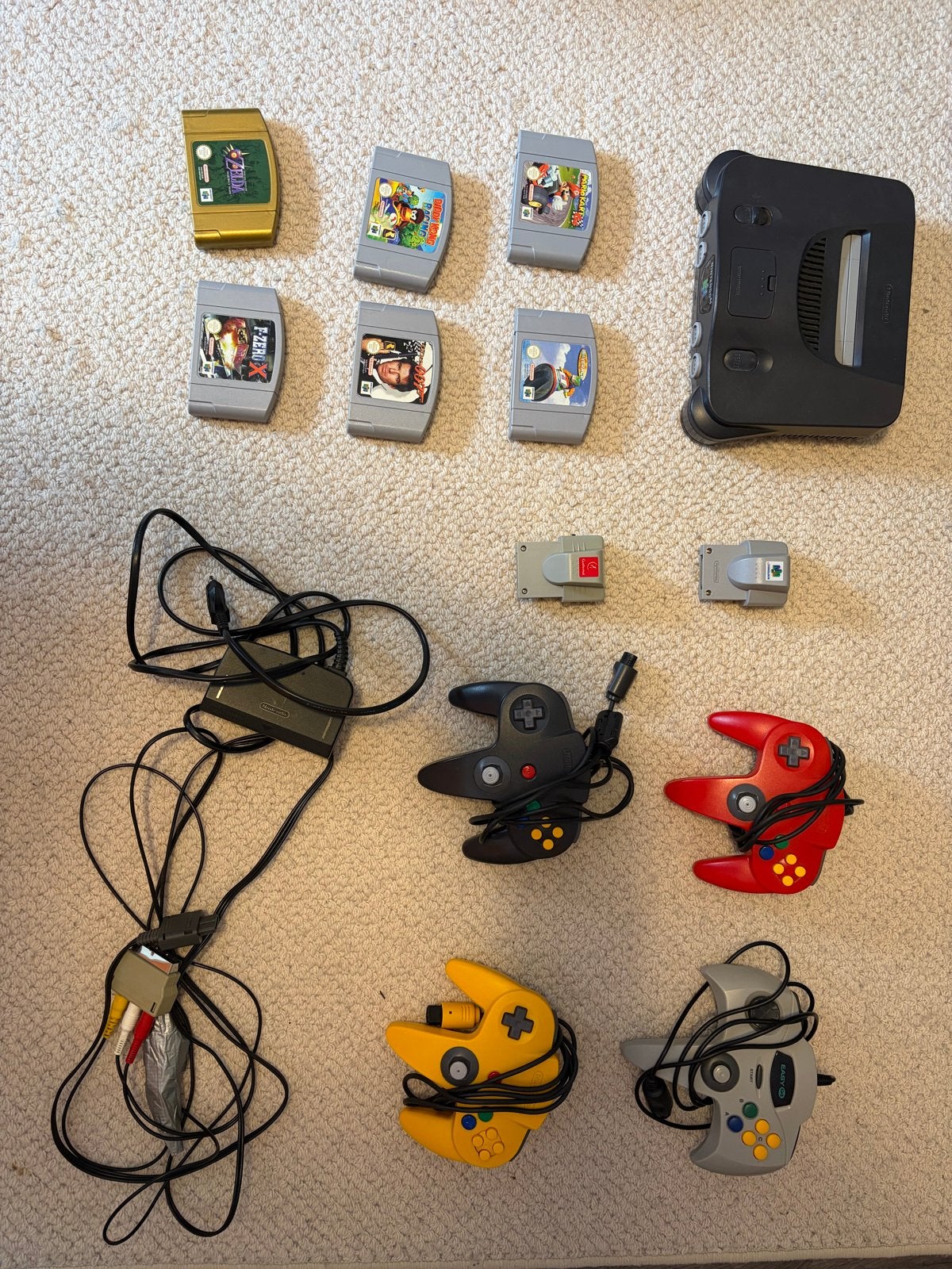 Nintendo 64 console met 4 controllers en 6 spellen, Spelcomputers en Games, Spelcomputers | Nintendo 64, Gebruikt, Met 3 controllers of meer