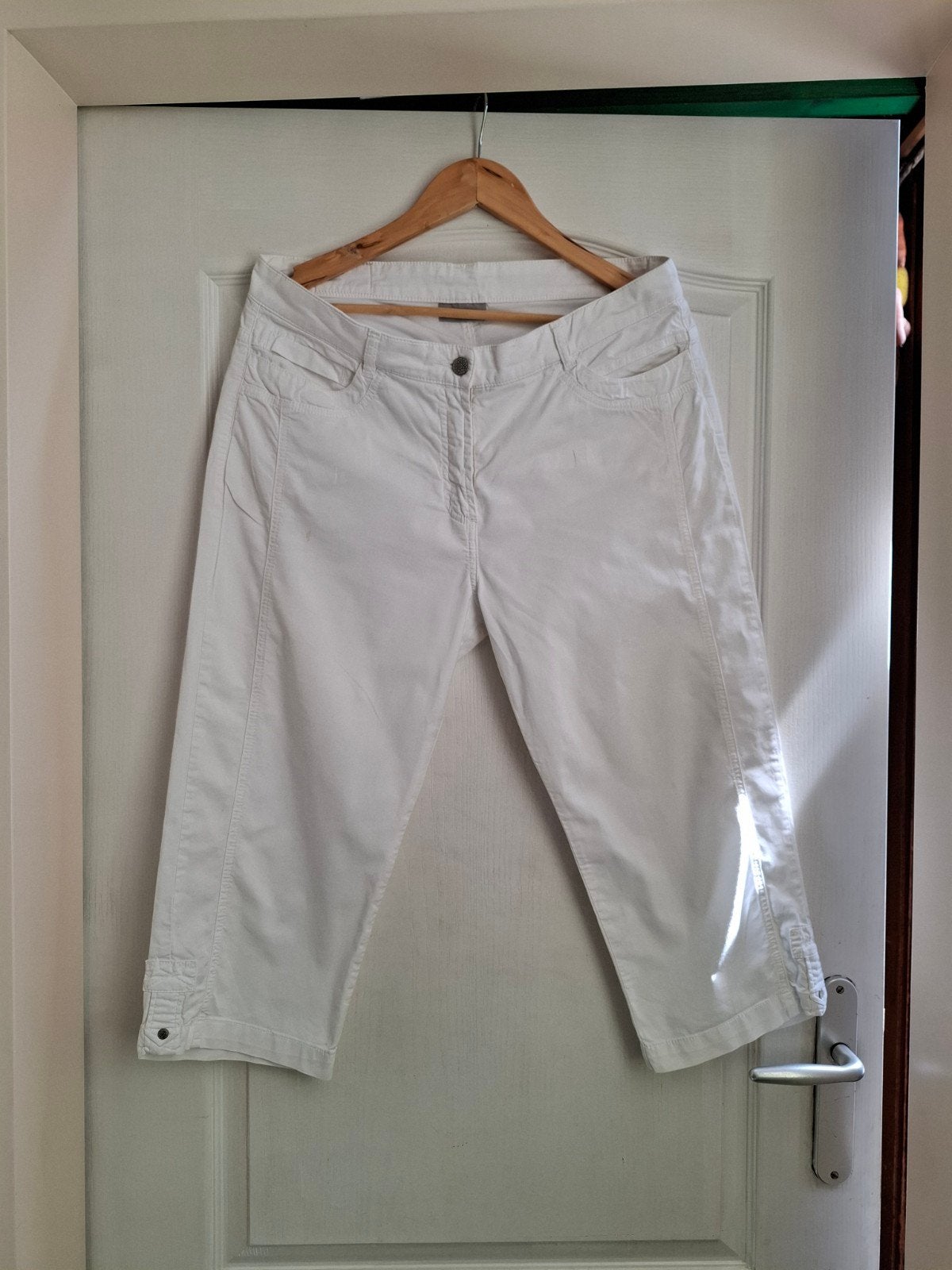Witte Capri Broek - Comfortabel en Stijlvol, Wit, Maat 42/44 (L), Ophalen of Verzenden, Zo goed als nieuw