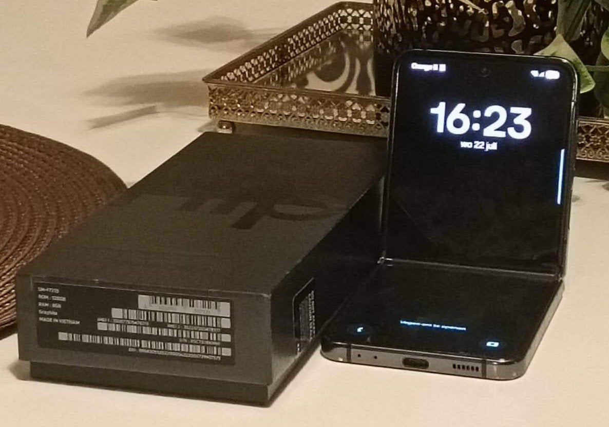Samsung galaxy Z flip 4 128gb perfect staat!, Telecommunicatie, Mobiele telefoons | Samsung, Ophalen, Zwart, Zo goed als nieuw