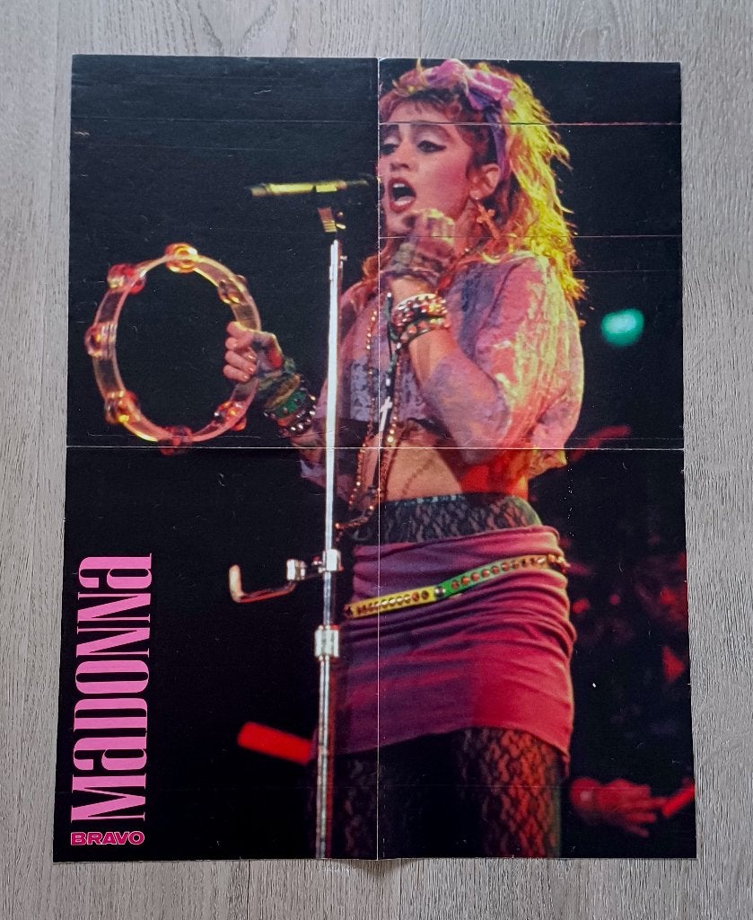 Madonna - Bravo poster (Virgin Tour), Ophalen of Verzenden, Zo goed als nieuw, A1 t/m A3, Muziek