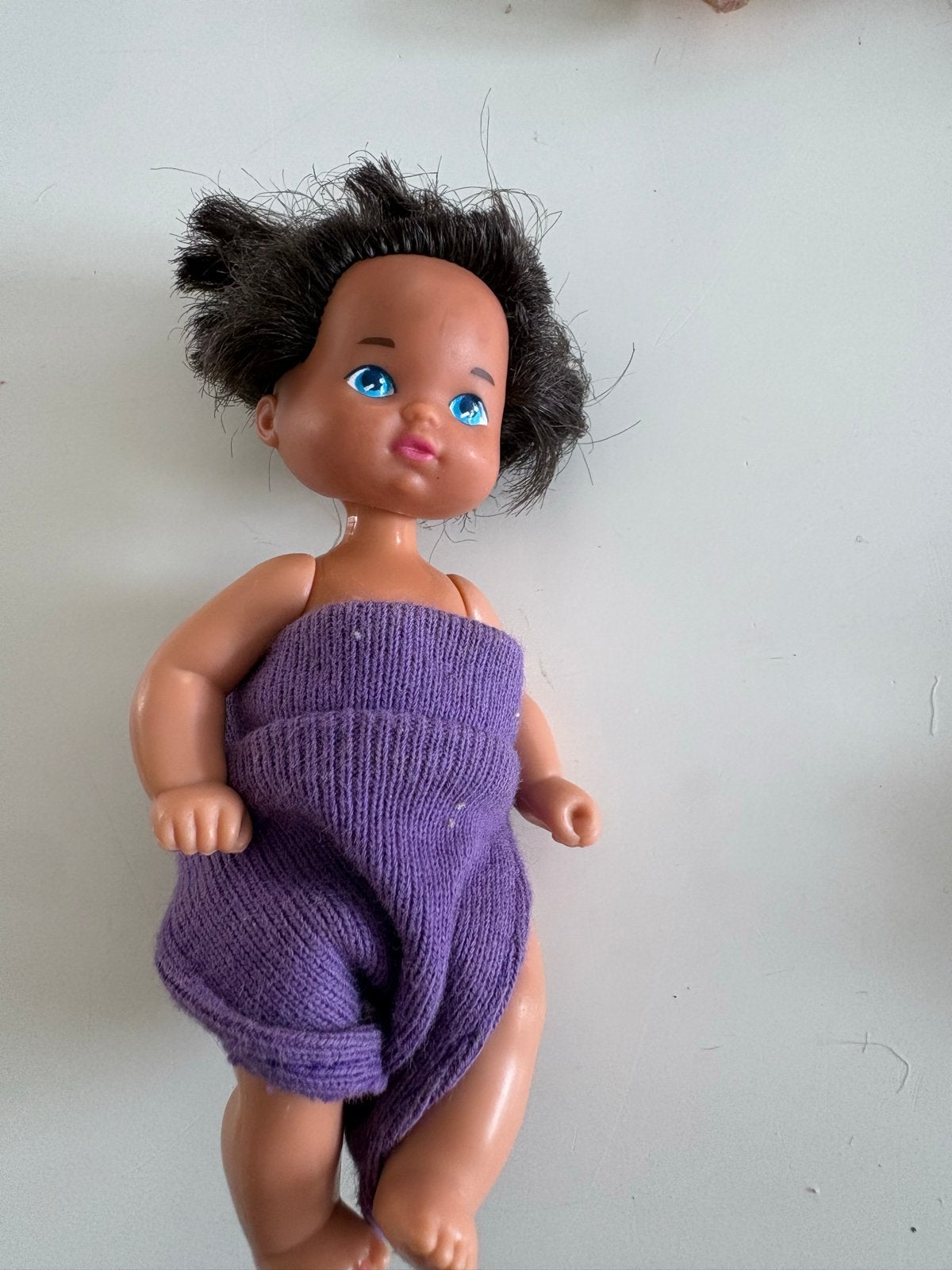 Vintage Mattel Babypop 1976 - Klein en Schattig, Verzamelen, Poppen, Ophalen of Verzenden, Gebruikt, Babypop