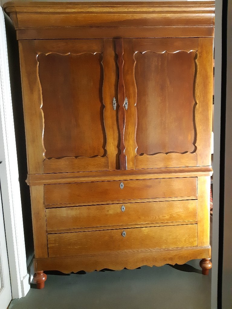 Mooi drents kabinet. Afm 235 x 165 x 46 cm geen houtworm., Antiek en Kunst, Antiek | Meubels | Kasten, Ophalen of Verzenden