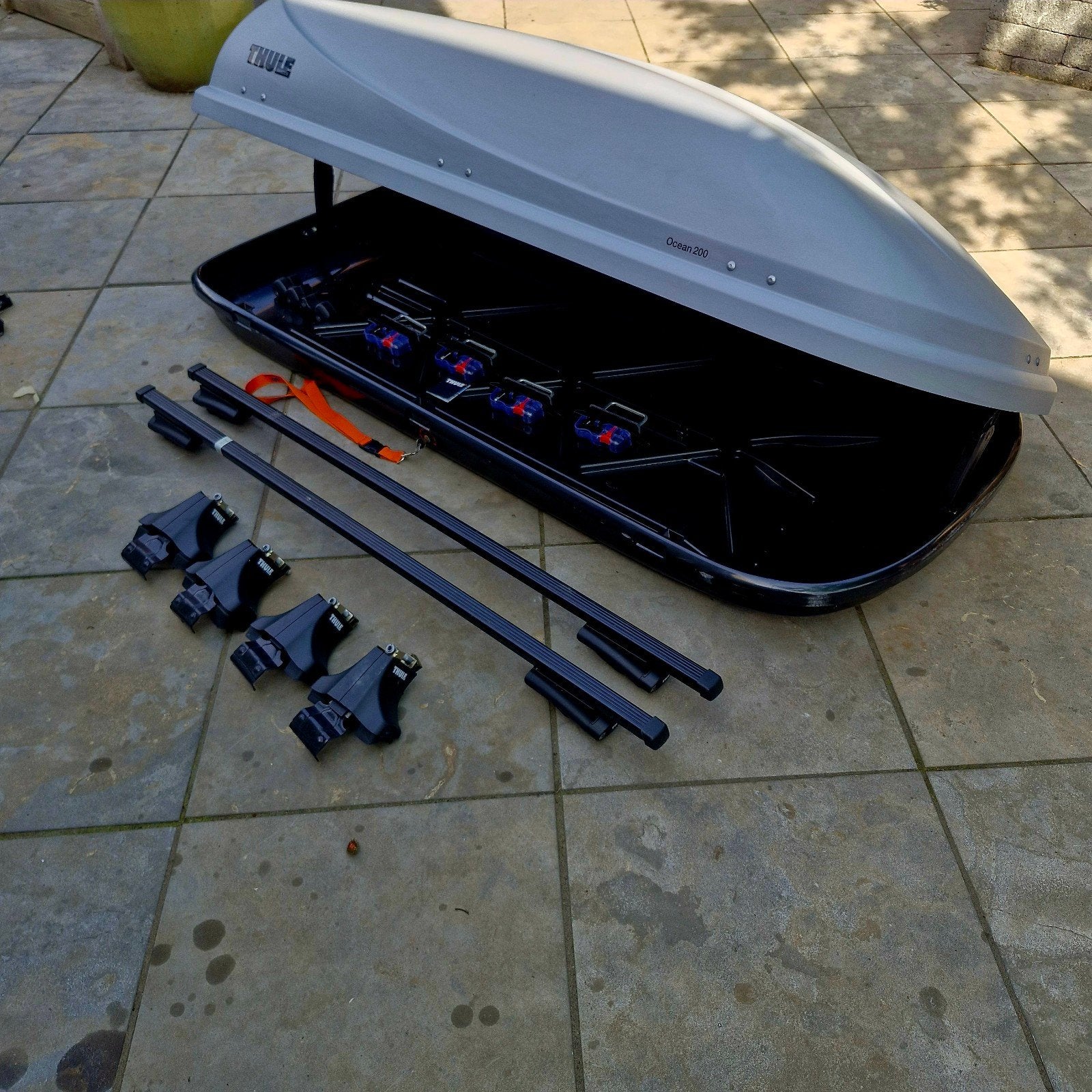 Thule Ocean 200 Dakkoffer met Thule dakdragers, Auto diversen, Dakkoffers, Gebruikt, Ophalen