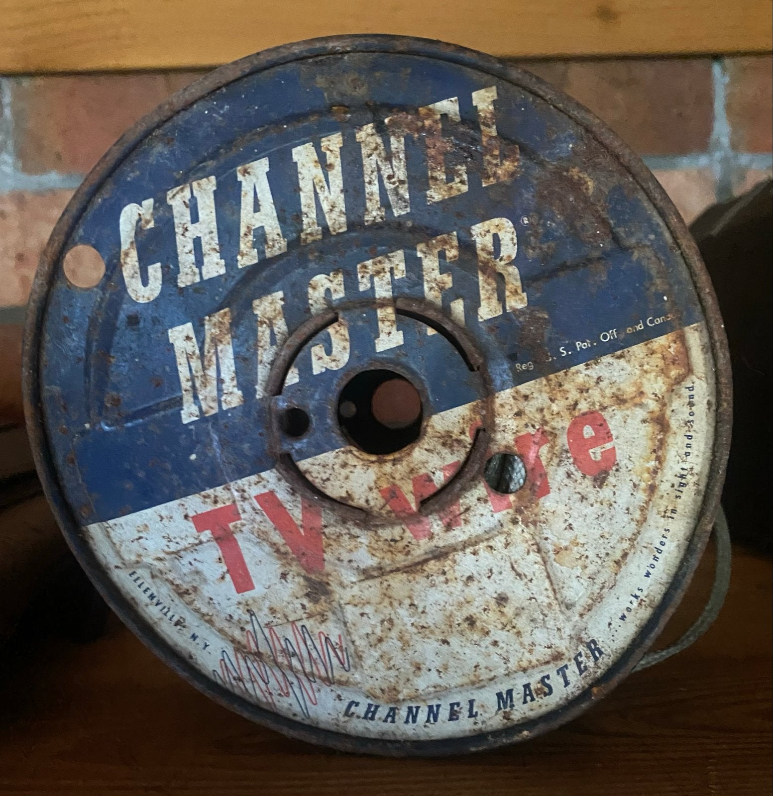 Channel Master. "TV Wire" op de haspel, Ophalen