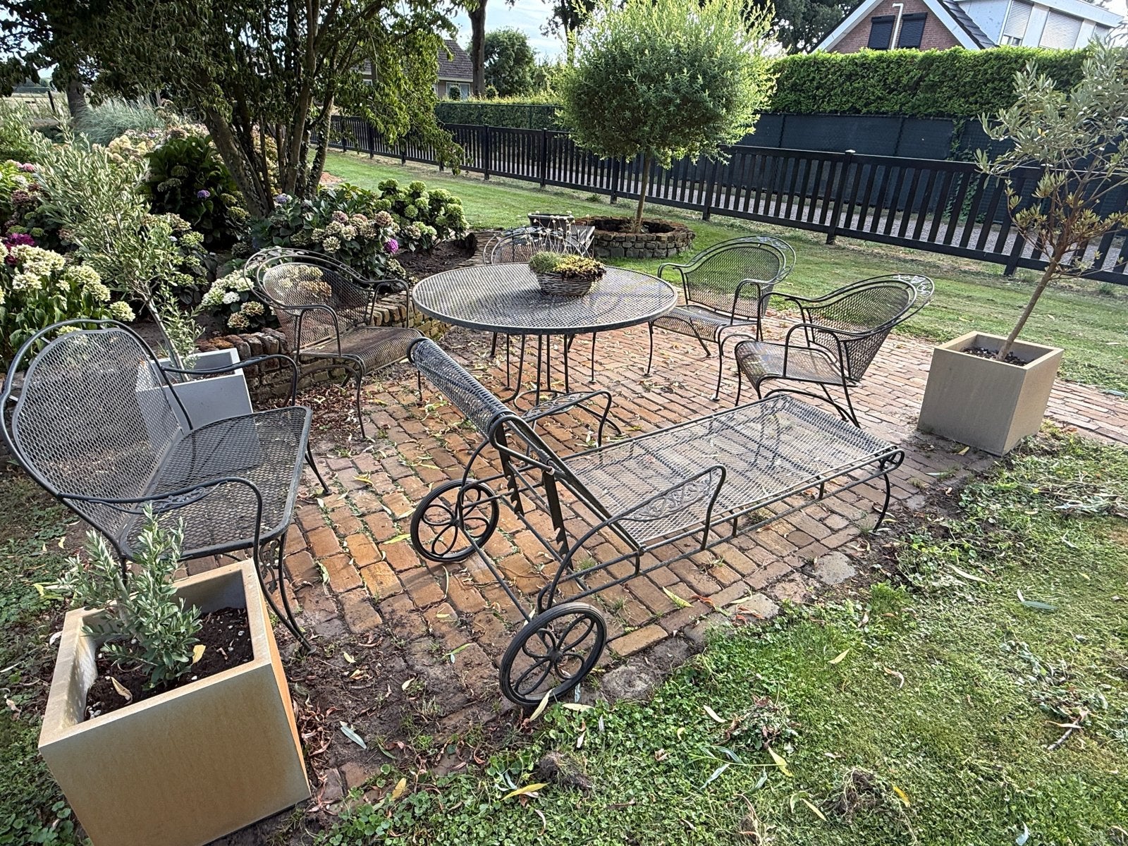 Ijzeren tuinset en decoratie, Ophalen, Overige materialen, Gebruikt, 6 zitplaatsen