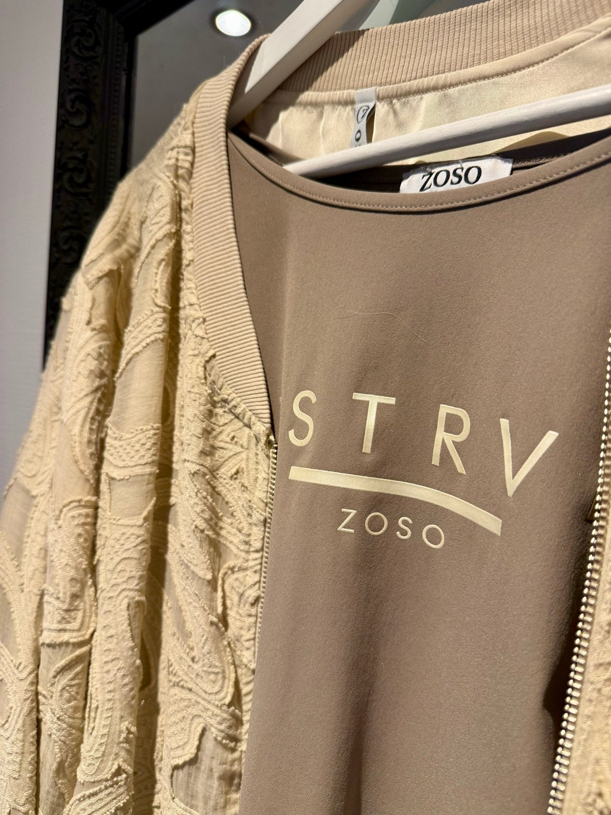Zoso 3-delige set: Broek, Shirt & Jas, Ophalen of Verzenden, Zo goed als nieuw, Maat 46/48 (XL) of groter, Beige