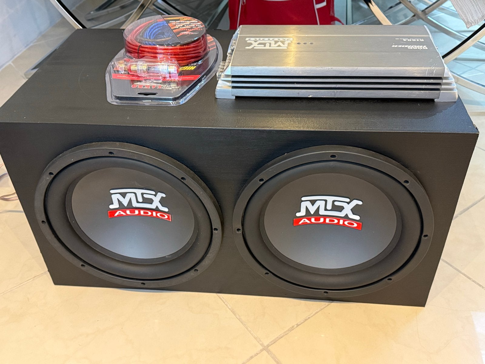 MTX Subwoofer 2x250W RMS met 360W RMS Versterker, Ophalen of Verzenden, Gebruikt