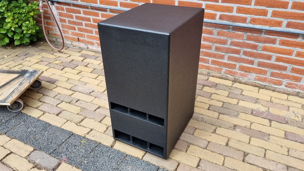 Subwoofer Bandpass sub Apart SUB2400 Bass speaker, Gebruikt, Subwoofer, Ophalen, 150 watt of meer