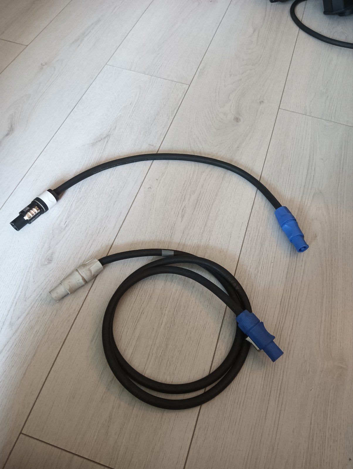 Neutrik PowerCon doorluskabels, Computers en Software, Ophalen of Verzenden