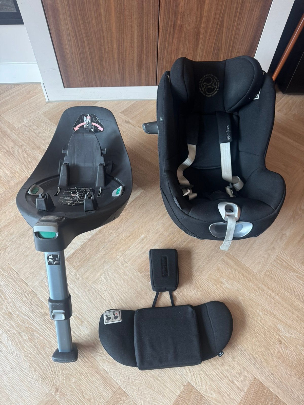 Cybex Z base (draaibaar)+isofix met stoel 0-4/5 jaar, Verstelbare rugleuning, Zo goed als nieuw, Isofix, Ophalen
