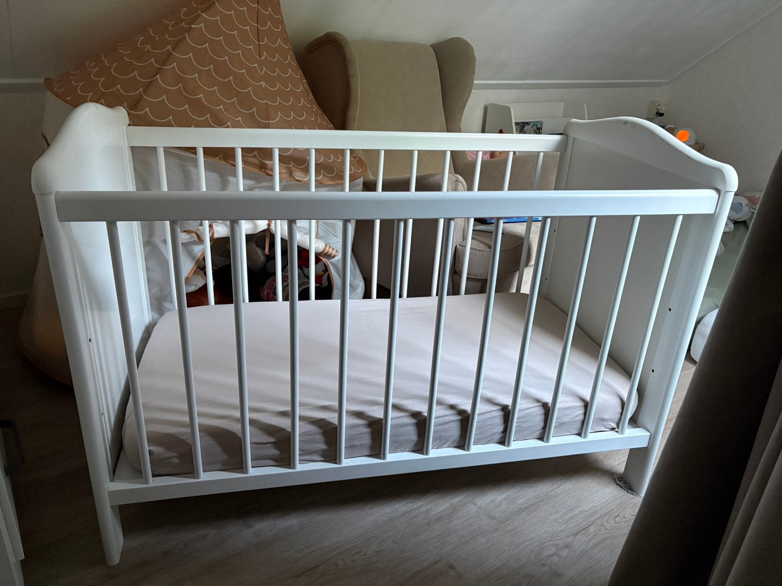 Witte ledikant incl. matras en lakens, Ophalen, Gebruikt, Ledikant