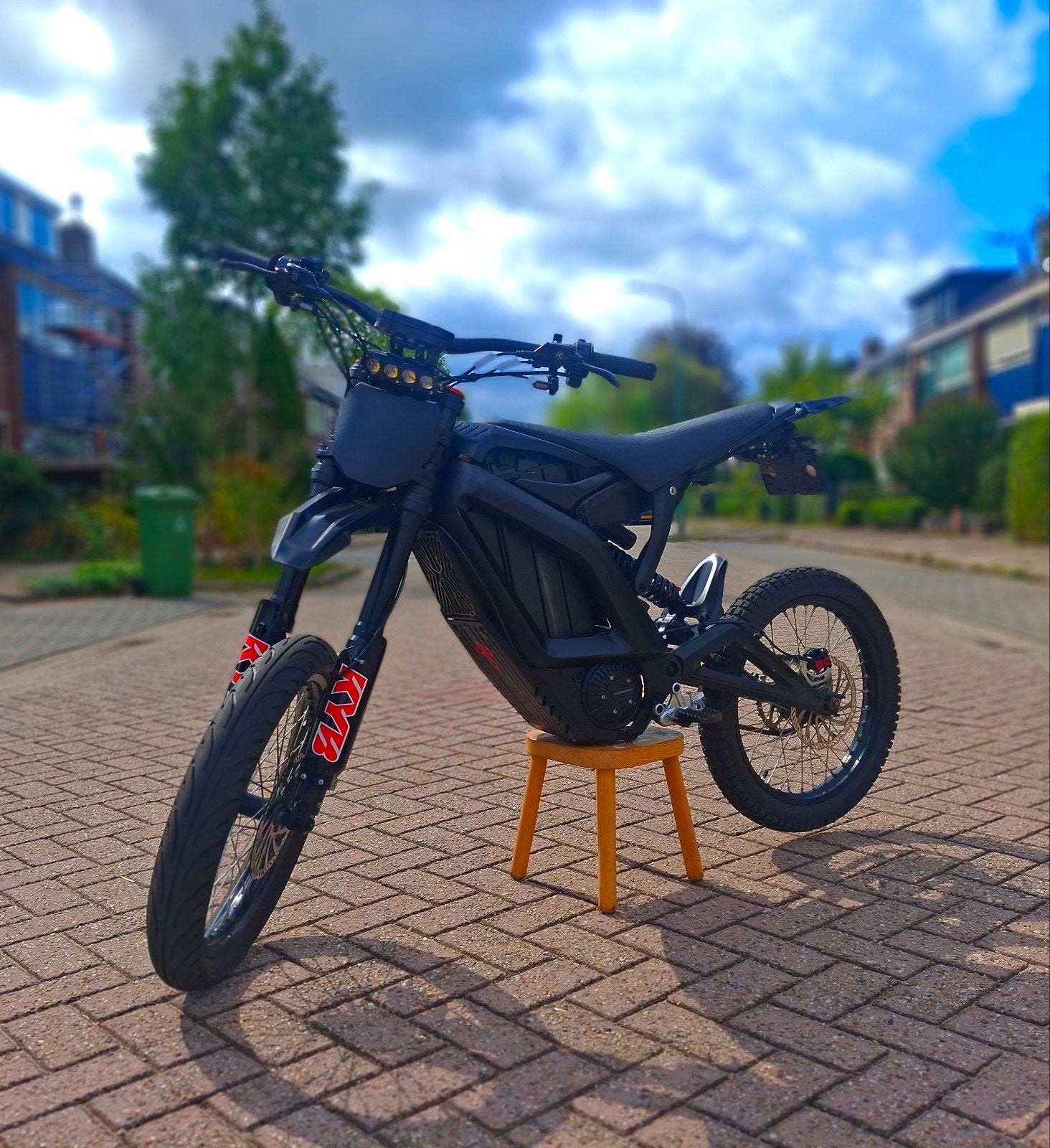 la souris x hunter (surron) met kenteken Bouwjaar 2024!, Fietsen en Brommers, Brommers | Crossbrommers, Ophalen, Zo goed als nieuw