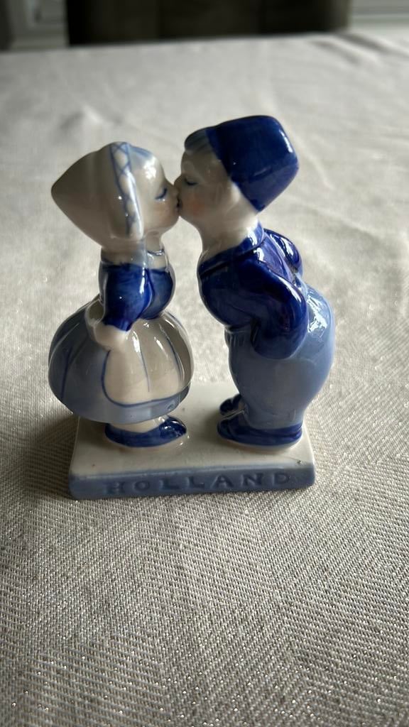 Vintage Delfts blauw kussend paartje, Ophalen of Verzenden, Keramiek of Aardewerk