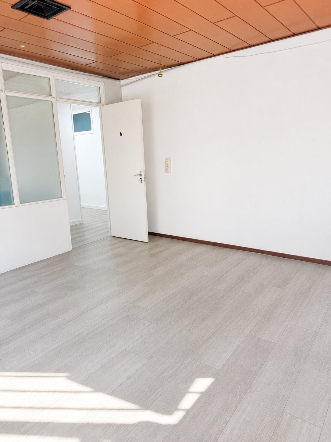 BEDRIJFSRUIMTE TE HUUR – CA. 40 M² – ROTTERDAM OVERSCHIE, Bedrijfsruimte