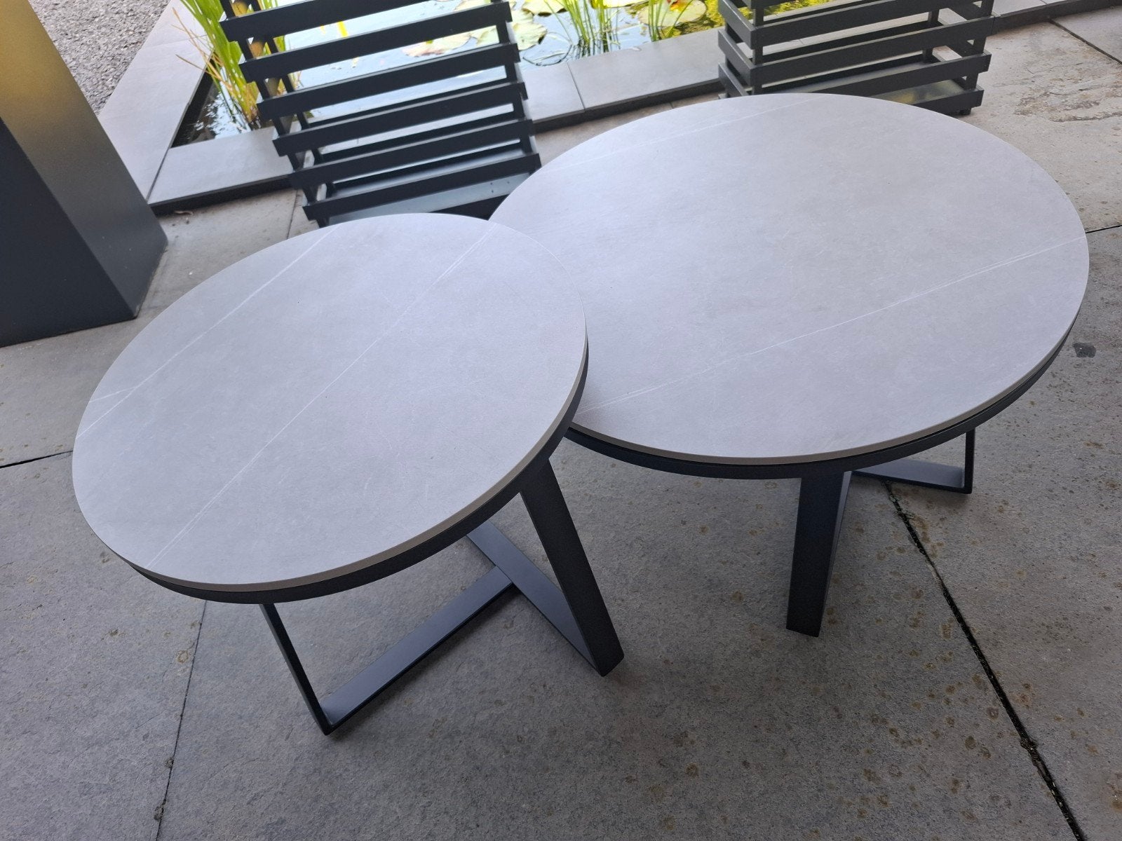 Set van 2 ronde salontafels NIEUW met metalen onderstel, Ophalen of Verzenden