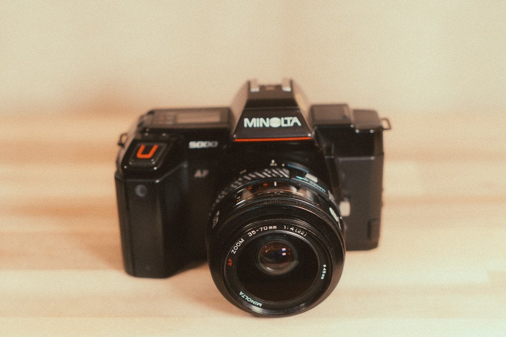Minolta 5000 AF met 35-80mm zoom, A-mount, past op Sony, Audio, Tv en Foto, Fotocamera's Analoog, Ophalen of Verzenden, Gebruikt