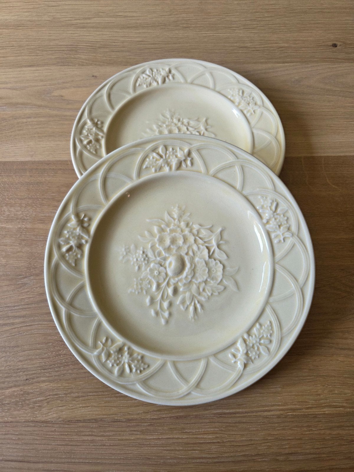 Set bordallo pinheiro zachtgeel 20.5 cm, Nieuw, Ophalen of Verzenden, Bord(en), Overige stijlen
