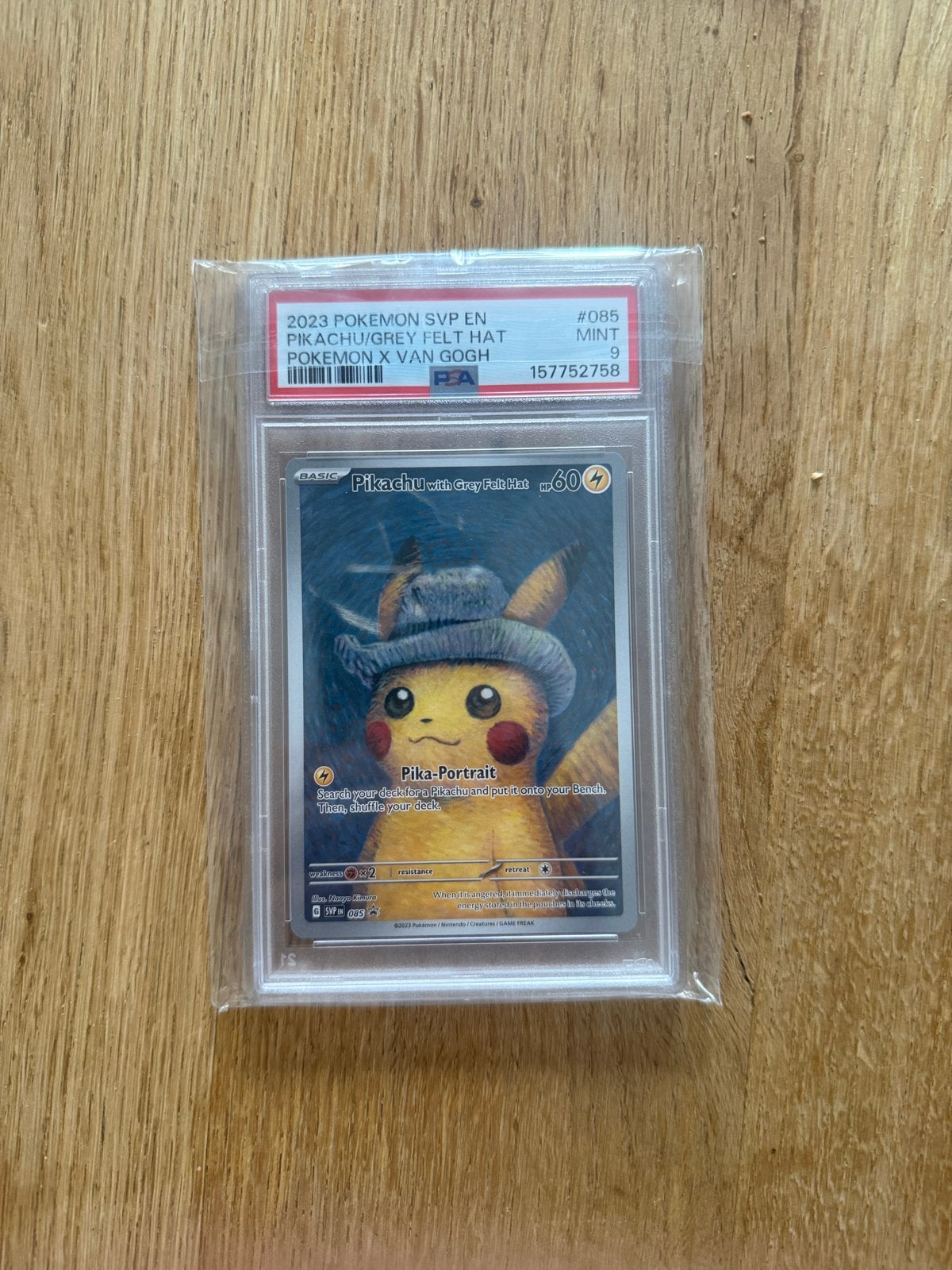 Pikachu met Grijze Vilten Hoed - Pokémon x Van Gogh PSA 9, Hobby en Vrije tijd, Ophalen of Verzenden, Zo goed als nieuw, Losse kaart