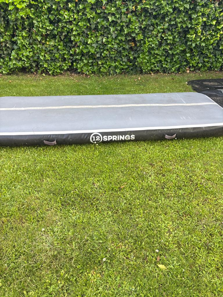 Airtrack 12 Springs - 300 cm - Perfect voor turnen/gymnastie, Ophalen of Verzenden, Zo goed als nieuw