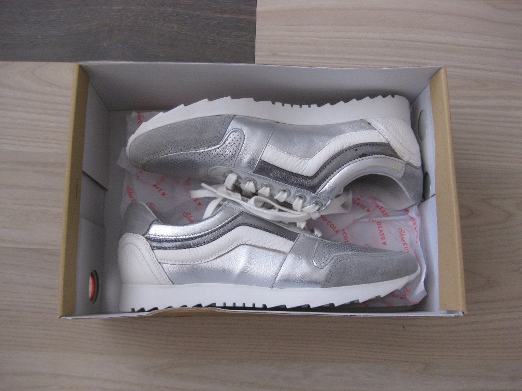 Nieuwe zilverkleurige leren sneakers Shoecolate maat 38, Shoecolate, Overige kleuren, Verzenden, Nieuw