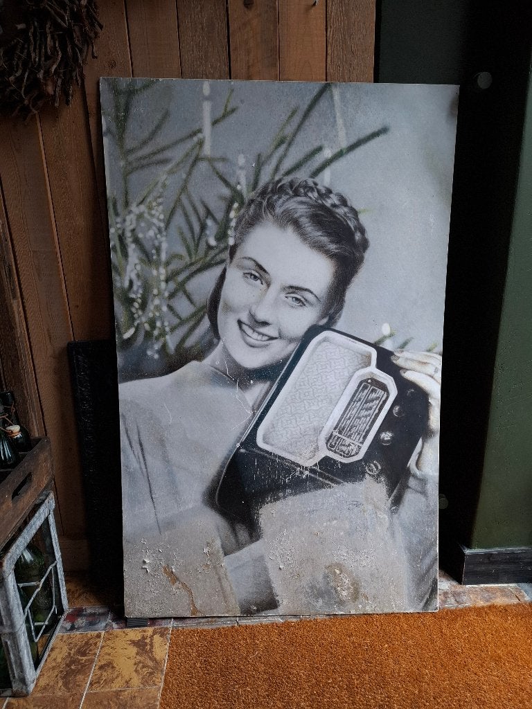 Vintage reclameplaat Bang & Olufsen, vrouw met radio, Ophalen, Reclamebord, Intensgelukmetjeradio, B&O