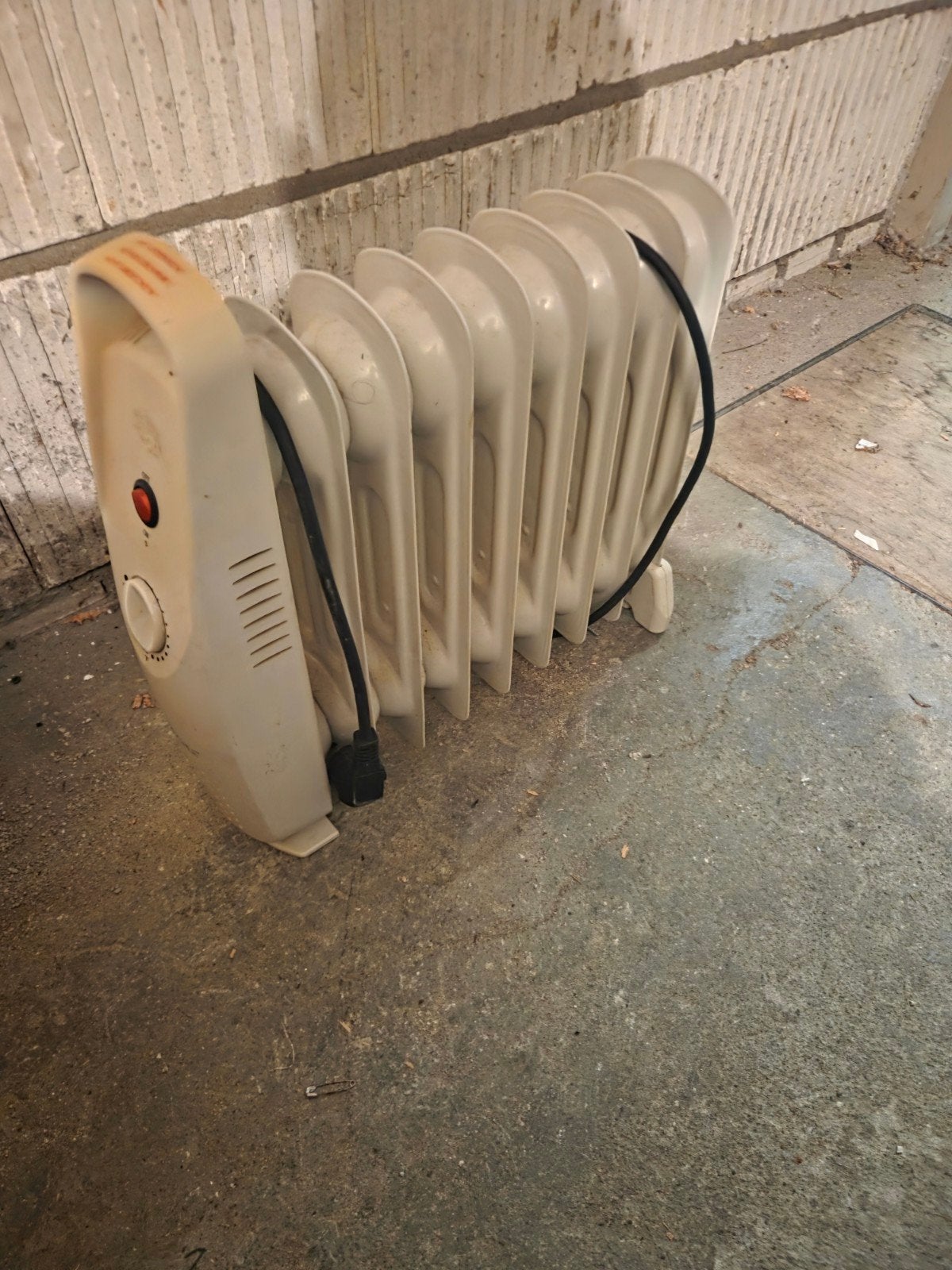 Oliegevulde Radiator - Compact en Efficiënt, Doe-het-zelf en Verbouw, Verwarming en Radiatoren, 30 tot 80 cm, Gebruikt, Radiator