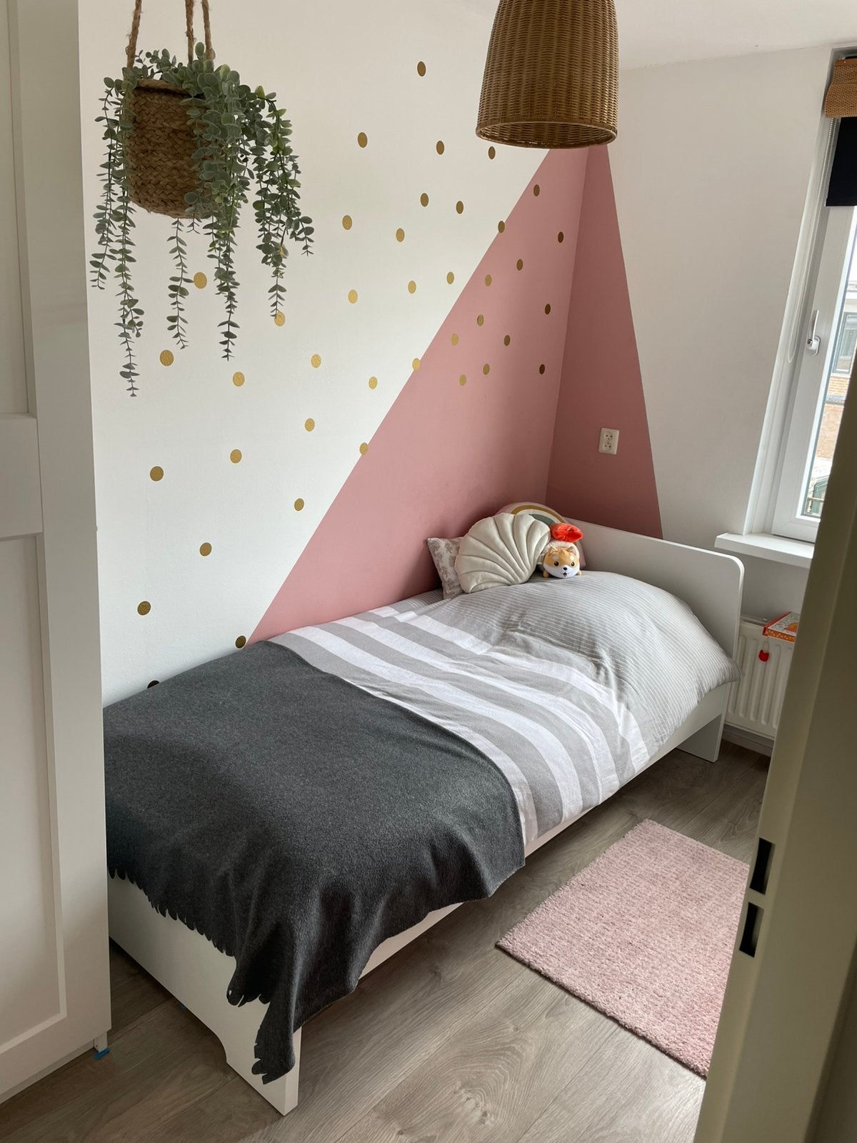 IZGS Wit 1pers bed Ikea, Huis en Inrichting, Slaapkamer | Bedden, Ophalen, 90 cm, Eenpersoons, Wit