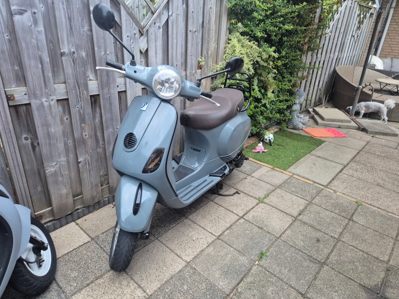 Vespa lx - Grijs - Goed onderhouden, Fietsen en Brommers, Scooters | Vespa, Gebruikt, Ophalen of Verzenden, Benzine, Vespa LX