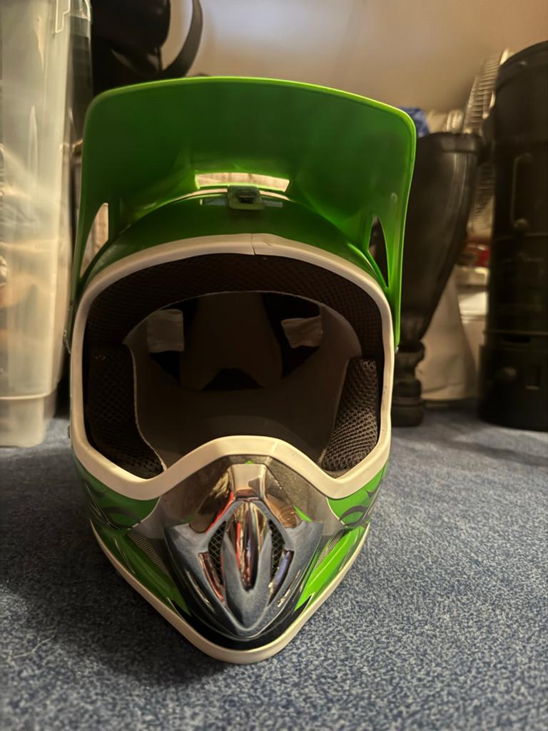 Groene kinder/jongvolwassenen quad helm - Zeer goede staat, Overige merken, Kinderen, Offroadhelm, Ophalen of Verzenden